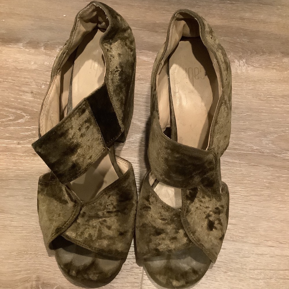 Cabi #6016 - Open Toe Block Heel Velvet Shoes - Green - Ladies Size 8